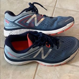 New Balance Women’s 860v8